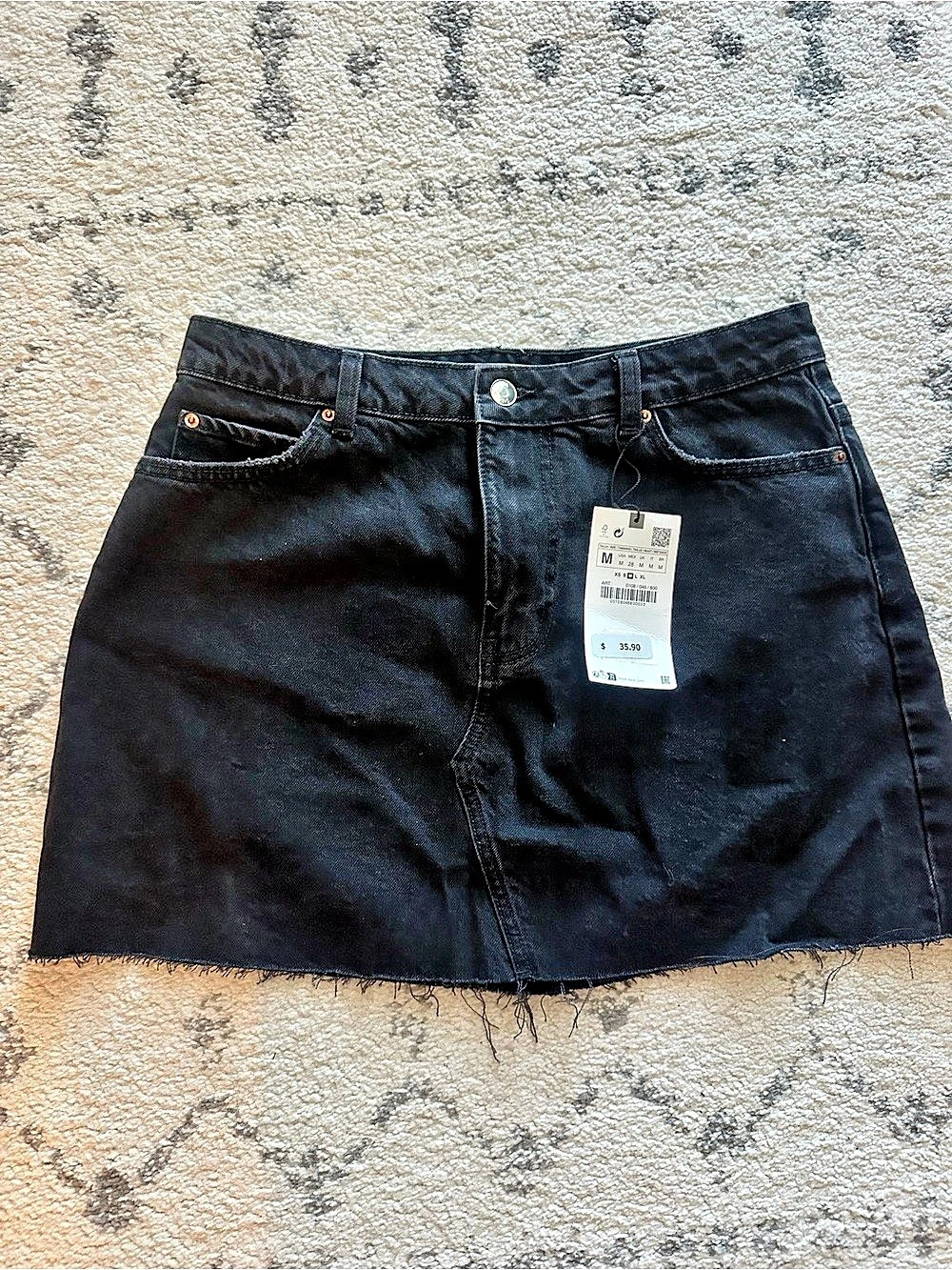 NEW Zara Black Denim Mini Skirt. Size Medium